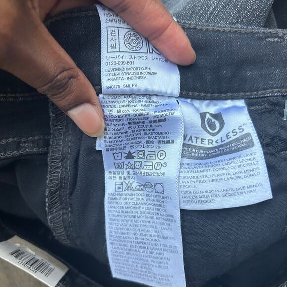 Levi’s Washed Black 720 High Rise Skinny Cropped Jeans Size 4/27 - Picture 9 of 10